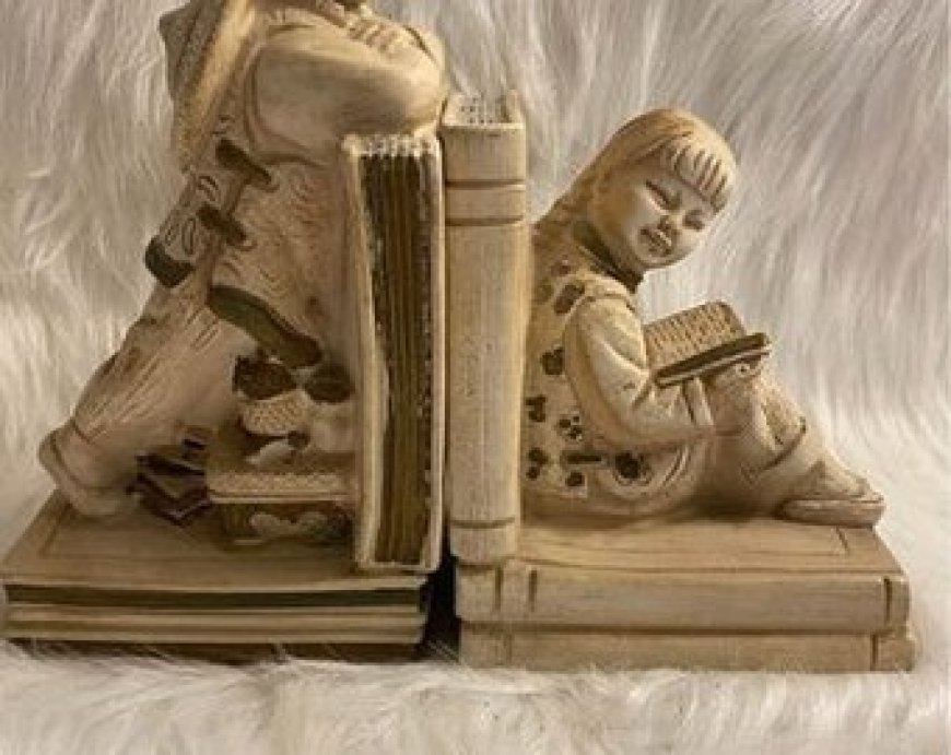 Universal Bookends vs. Traditional Bookends: What’s the Difference?