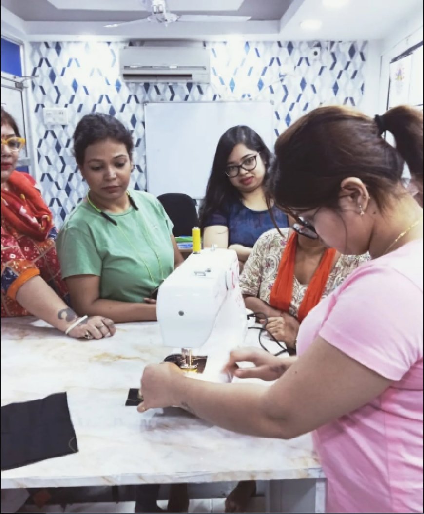 Bachelor in Fashion Design from Wisdom College for Creativity & Design