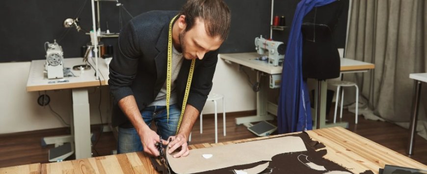 Bachelor in Fashion Design from Wisdom College for Creativity & Design