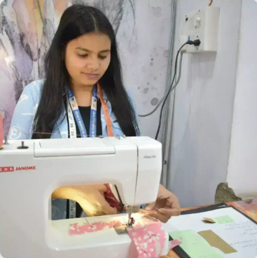 Bachelor in Fashion Design from Wisdom College for Creativity & Design