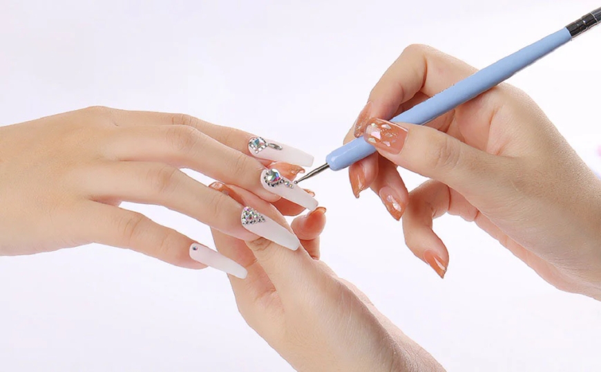 Celebrity-Inspired Bling Nail Designs: The Ultimate Glam Guide