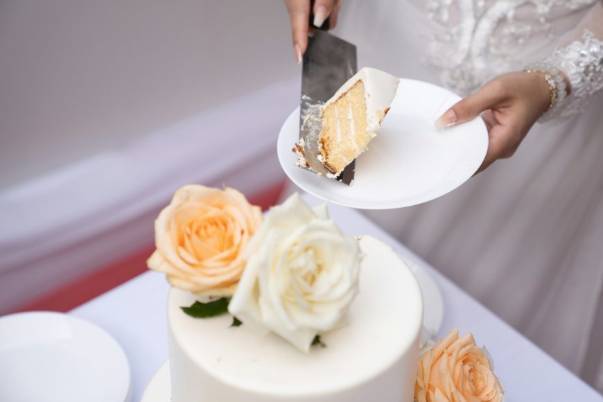How to Choose the Perfect Wedding Cake: A Guide for Every Style and Budget