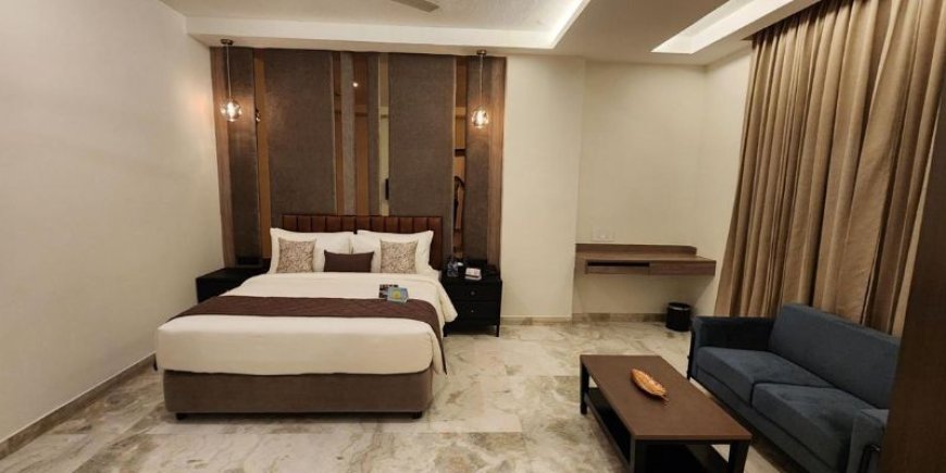 The Perfect Stay for Shoppers, History Buffs, and Business Travelers