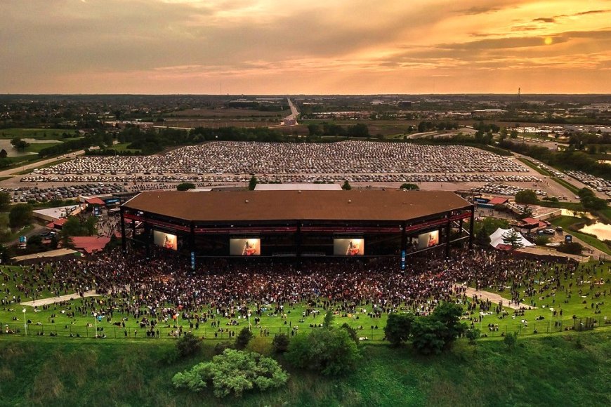 Luxury Tinley Park Limo Service for Hollywood Casino Amphitheatre & Airport Transfers