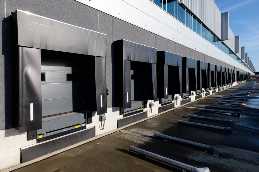 dock levellers Birmingham - Smart Loading Bays
