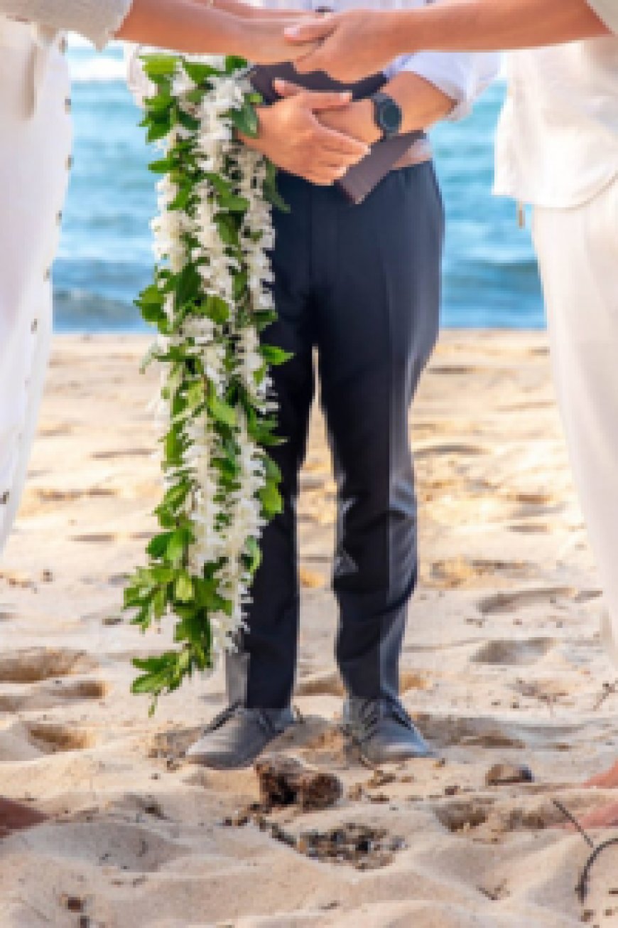 Waialae Beach Wedding: A Picture-Perfect Celebration with Hawaii Wedding Minister