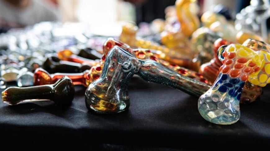 Glass Pipes Bong: Redefining Smoking Accessories Bong with Style and Function